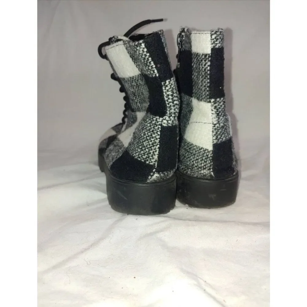 Bamboo DIRECT-15X Women's Size 6 Black/White Check Plaid Fabric Ankle Boot